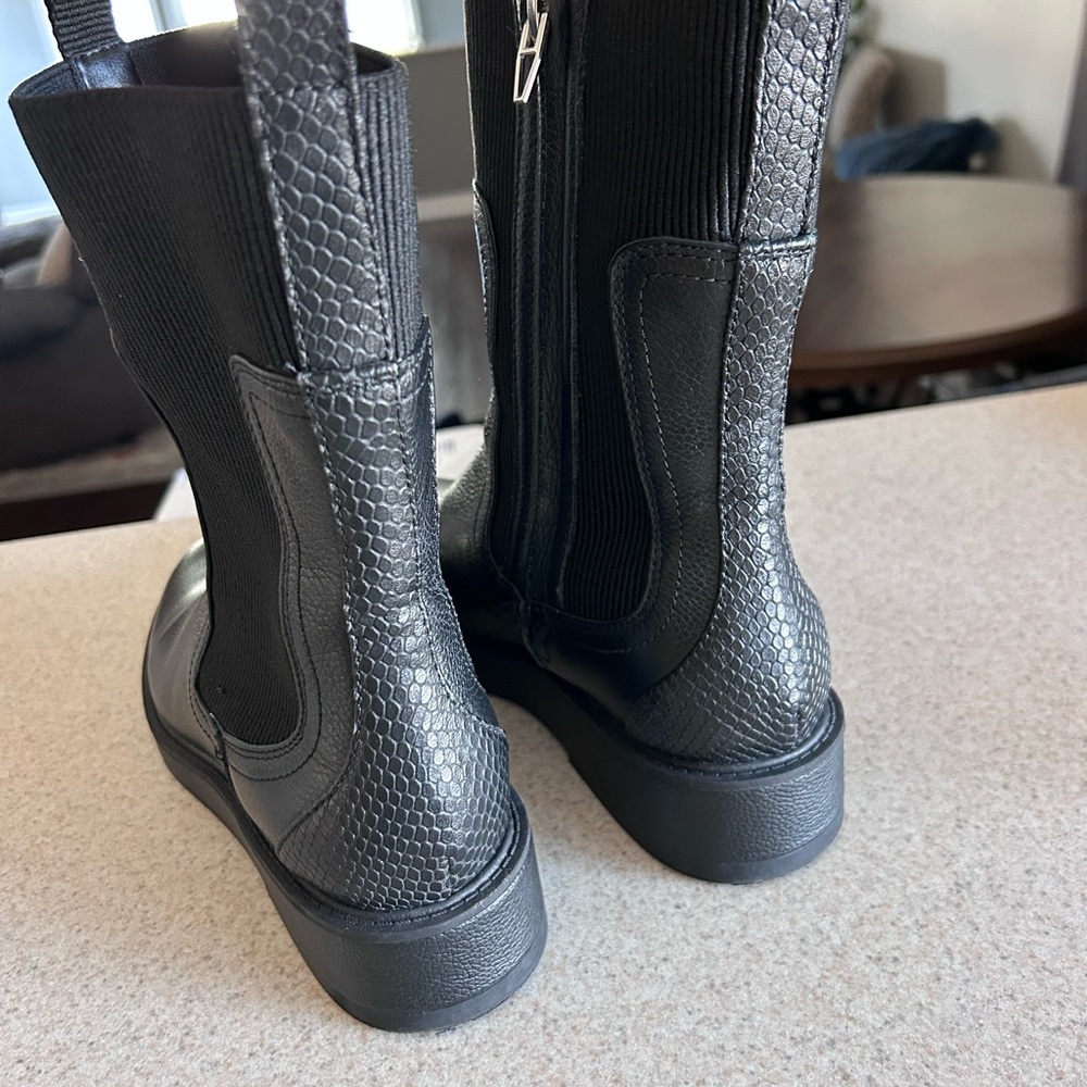 Dolce Vita Black Boots - Picture 2 of 4